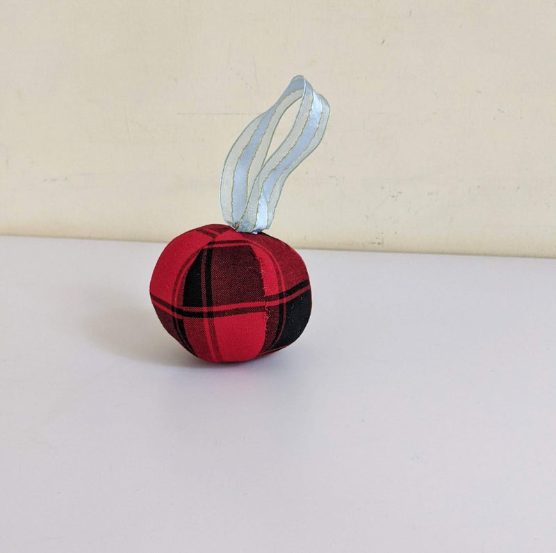 Ornament: #3570 Maasai Ball Ornament