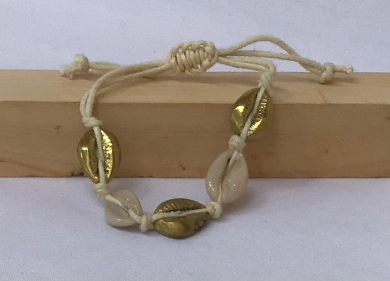 Bracelet: #7859 Cowrie