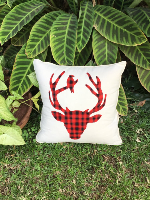Pillow:  #3178 With Form, #3179 W/O Form Plaid Reindeer