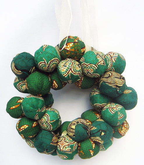 #1712 Ball Wreath